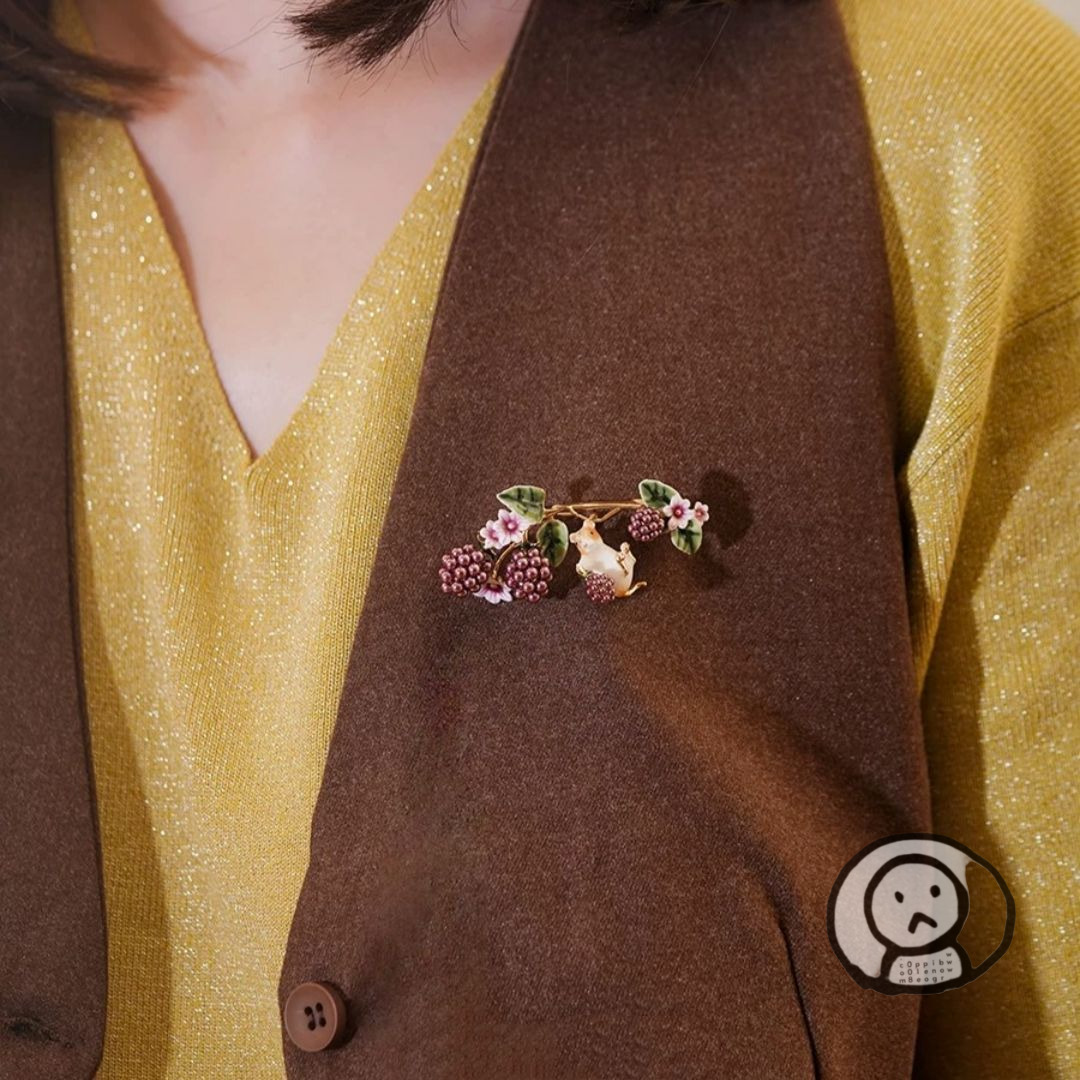 葡萄小松鼠金屬胸針 別針 絲巾扣 衣服手袋飾品