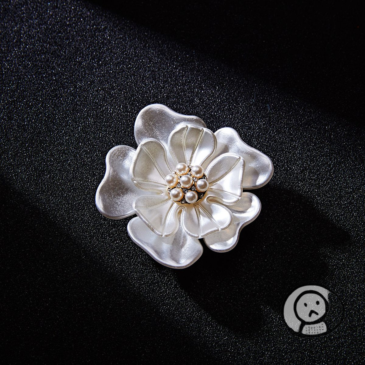 白色山茶花金屬胸針 別針 絲巾扣 衣服手袋飾品