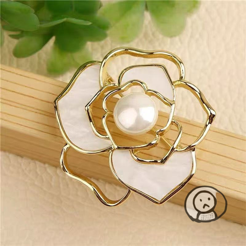 鑲空山茶花金屬胸針 別針 絲巾扣 衣服手袋飾品