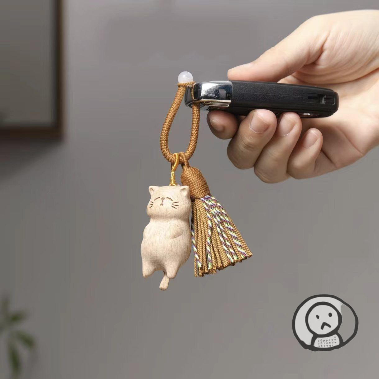 🚗 車廂裡的木質美學｜實木手工雕刻貓咪汽車掛件